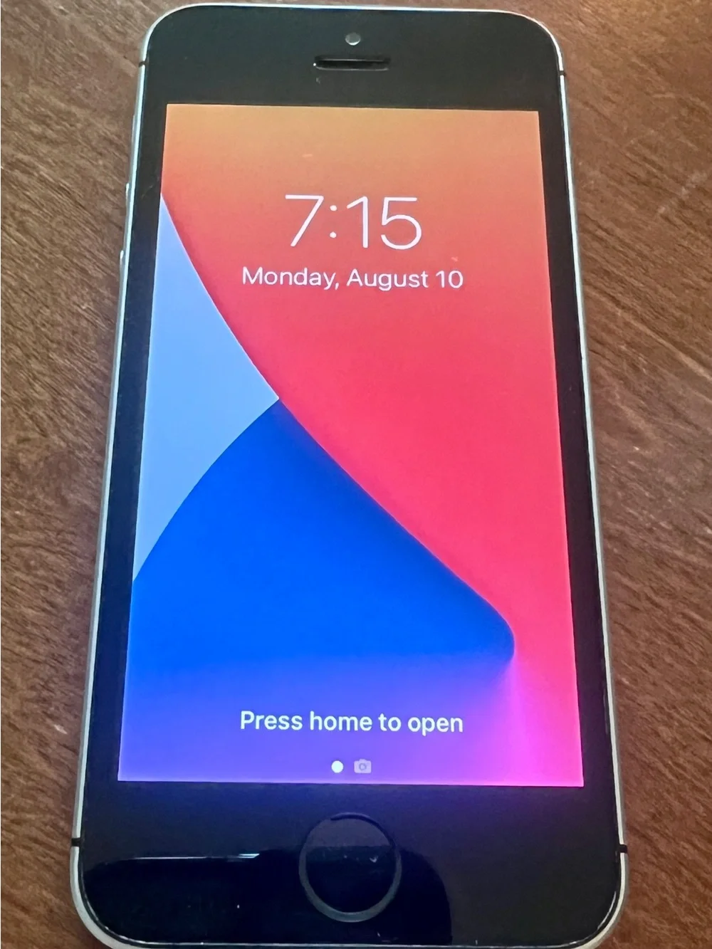 iPhone SE 1st Gen (2015-2017) 32GB PRISTINE OPEN BOX COLLECTORS BUNDLE